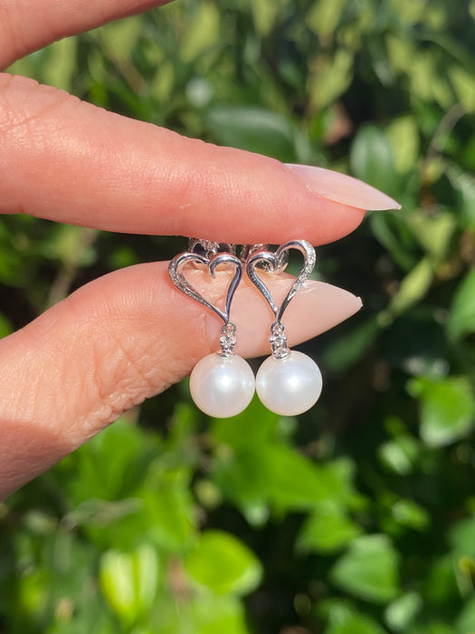 14k white gold diamond pearl heart stud earrings