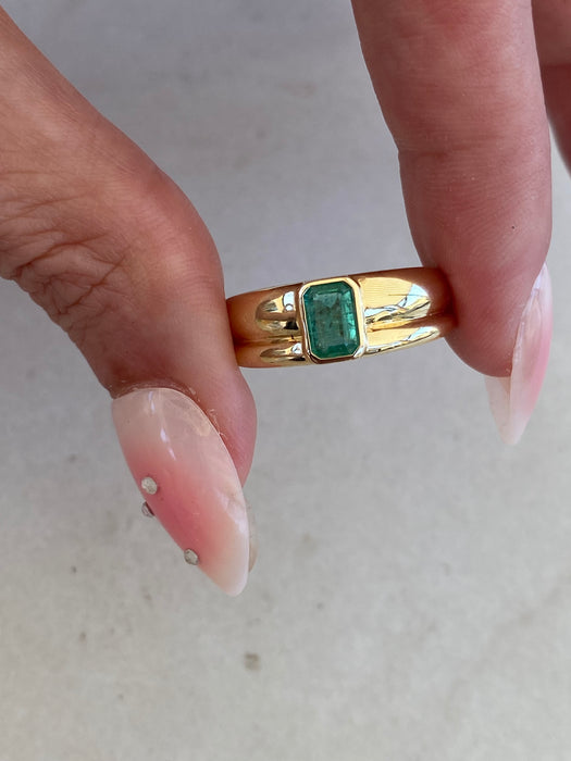 14K Gold Bezel Set Emerald Ring Size 6.5