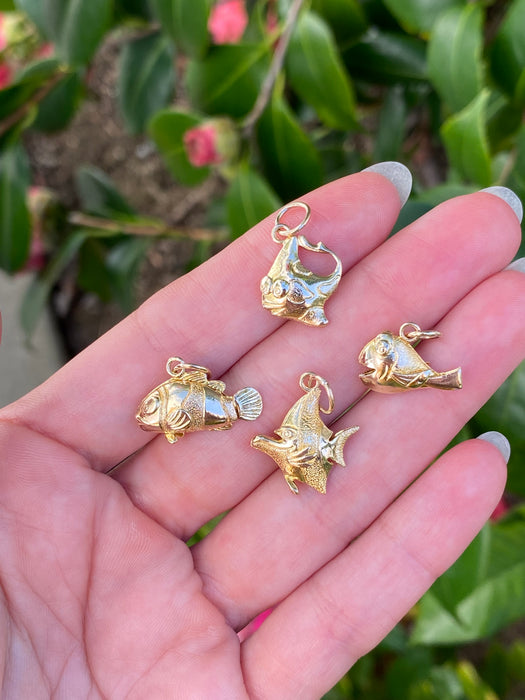 18k fish friend charm pendant