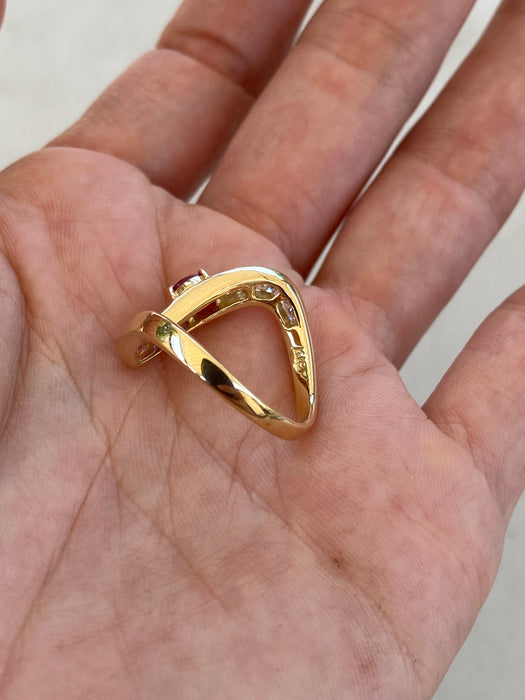 Vintage 18K Gold Ruby & Diamond Chevron Wave Ring