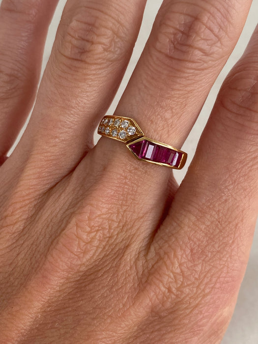 Vintage 18K Gold Ruby & Diamond Bypass Ring | Arrow Motif | Size 6.75