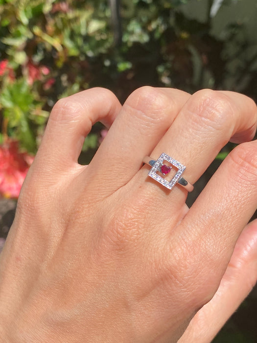 18k white gold diamond ruby heart ring size 5.5