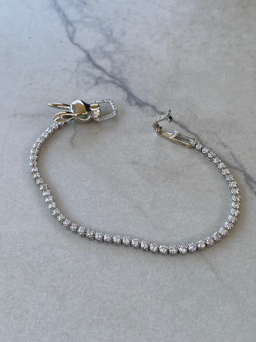 Vintage 18K White Gold Natural Diamond Rabbit Buckle Bracelet – 1.50 TCW
