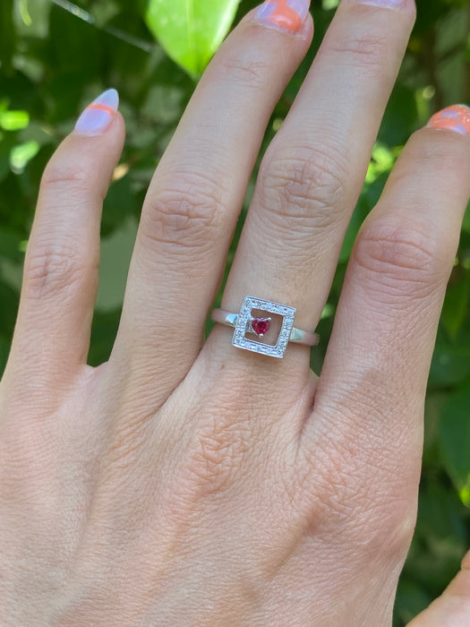 18k white gold diamond ruby heart ring size 5.5