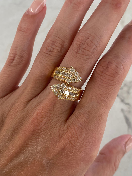 Vintage 18K Gold Diamond Arrow Ring – 1.66 TCW