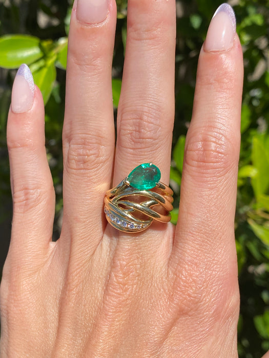Vintage 18K Gold Emerald & Diamond Ring