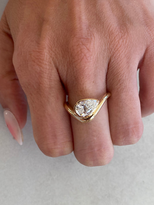 14K 1.51 TCW Lab Pear Diamond Wavy Band Size 7.5 - IGI Certified