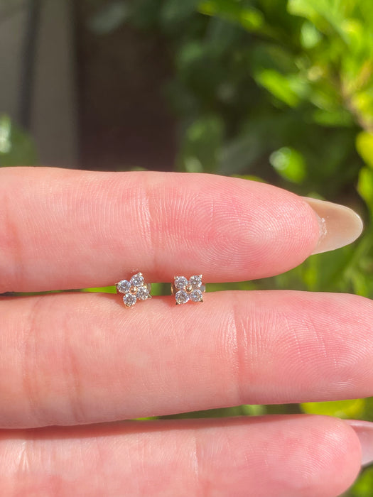 14k diamond flower stud earrings