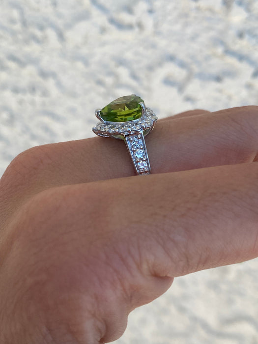 Platinum 950 peridot heart diamond ring size 6.5