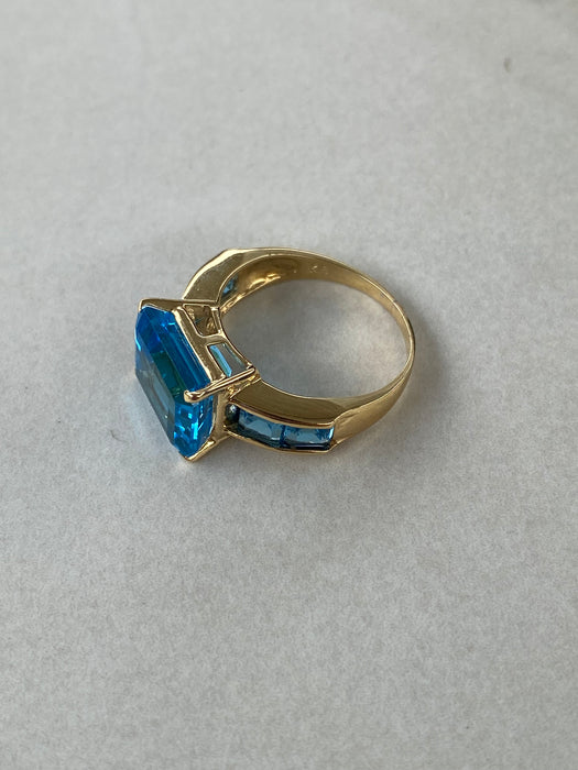 Vintage 18K  Blue Topaz Ring – 7.50 CT