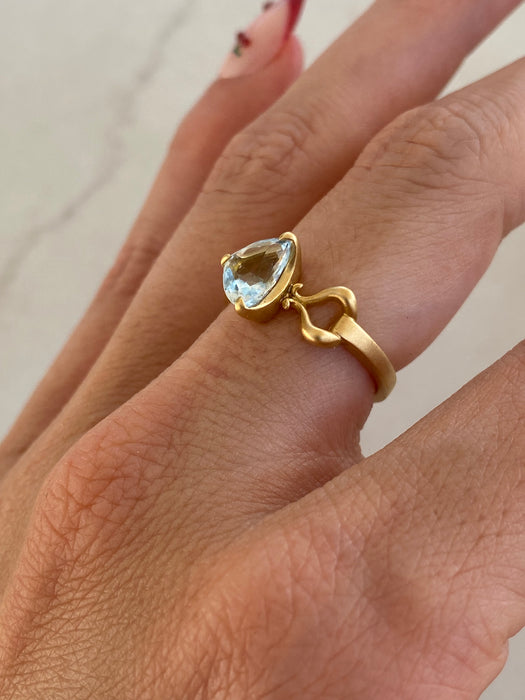 Vintage 18K Brushed Gold Aquamarine Heart Ring