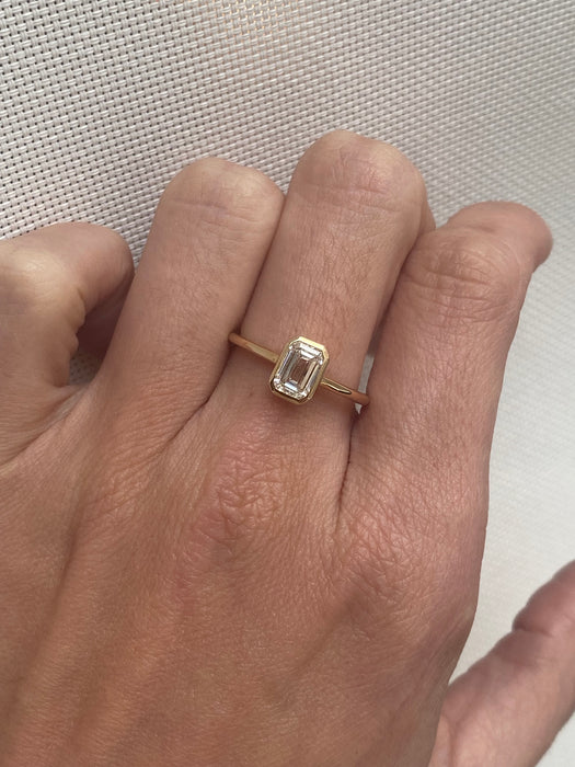 10k 0.95 carat emerald cut lab diamond ring size 7