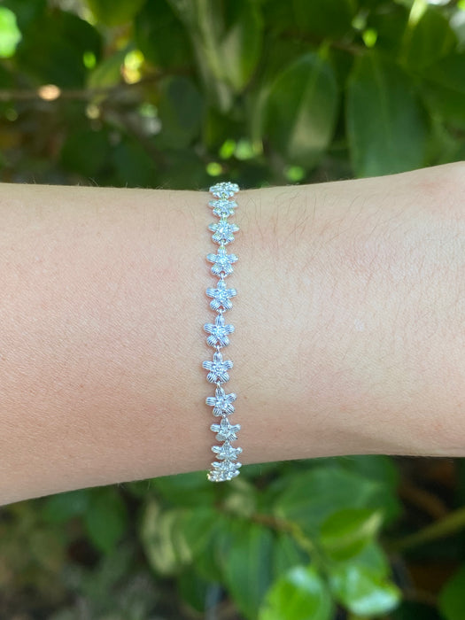 14k white gold diamond flower bracelet