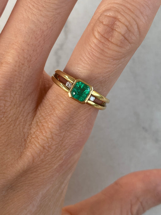 Vintage 18K Gold Bezel Set Emerald & Diamond Ring