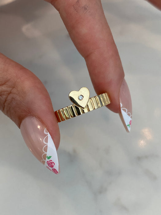 14K Gold Ribbed Diamond Heart Ring – Size 6.75