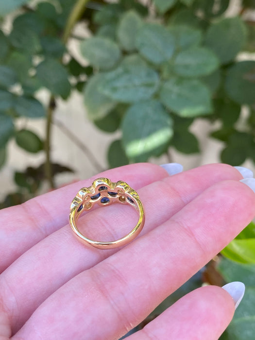 18k blue sapphire and diamond flower ring size 5