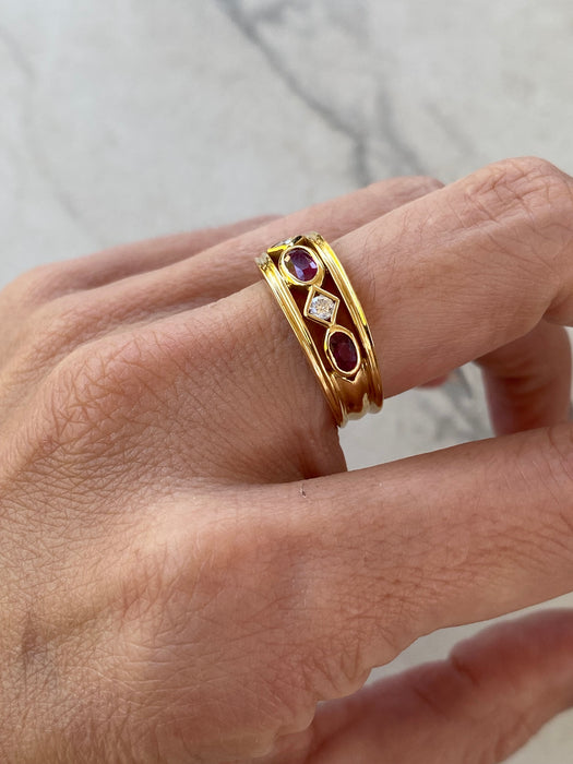 Vintage 18K Gold Bezel-Set Ruby & Diamond Ring