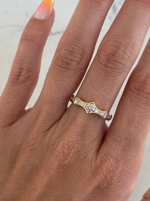 Vintage 18K Natural Diamond Crown Ring