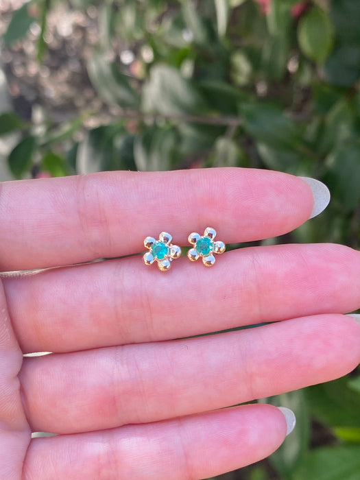 14k emerald flower stud earrings