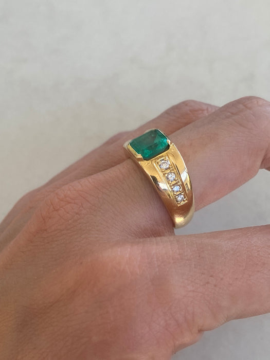 Vintage 18K Gold Emerald & Diamond Ring