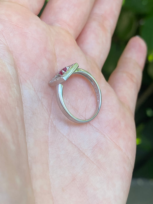 18k white gold diamond ruby heart ring size 5.5
