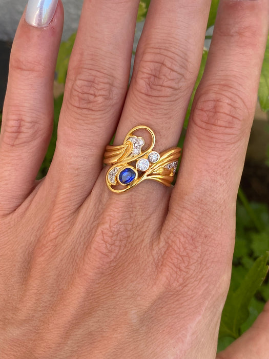 Vintage 18K Gold Wavy Blue Sapphire & Diamond Ring Size 6