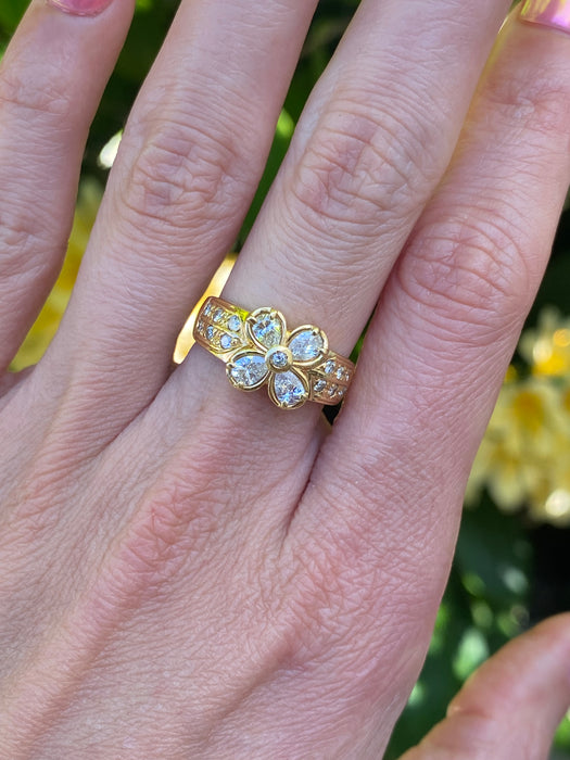 Vintage 18k Gold Diamond Clover Flower Ring