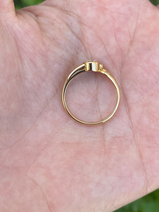 Vintage 18K Gold Bezel Diamond Ring Size 6.75