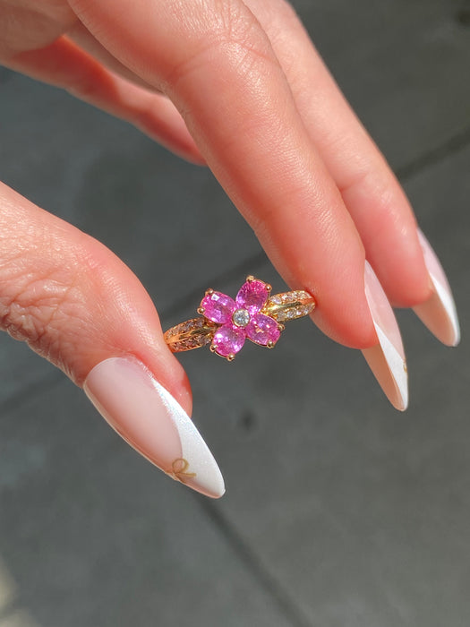 Vintage 18K Gold Pink Sapphire Diamond Flower Ring