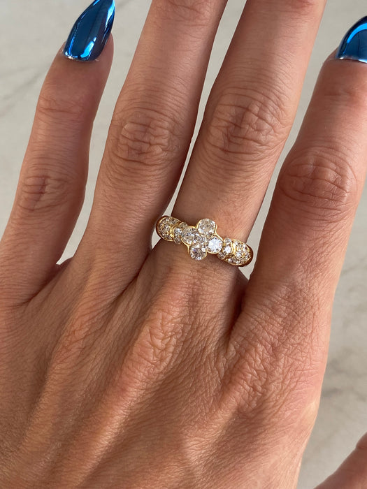 Vintage 18K Gold Clover Diamond Flower Ring – 1 TCW, Size 6.25