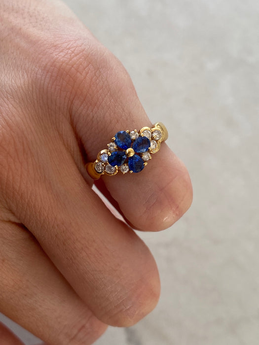Vintage 18K Blue Sapphire & Diamond Flower Pinky Ring