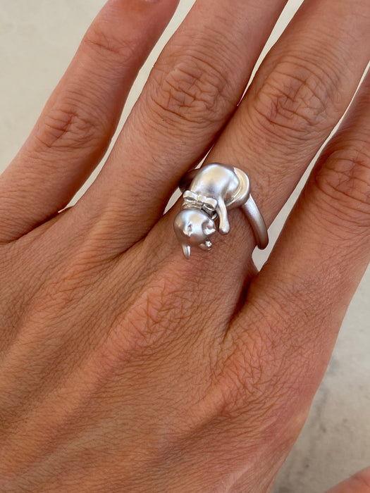 Vintage 18K White Gold Brushed Finish Cat Ring