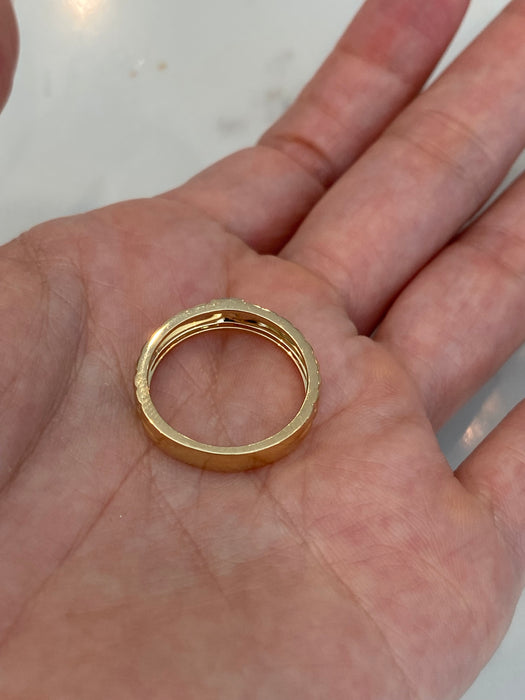 14K Gold Diamond Studded Band – 4mm Wide, Size 6.5