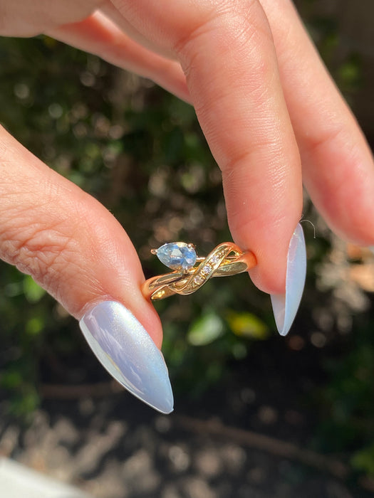 Vintage 18K Gold Aquamarine Pear & Diamond Wavy Ring