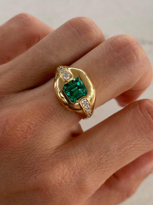 Vintage 18K Gold Emerald & Diamond Signet Ring