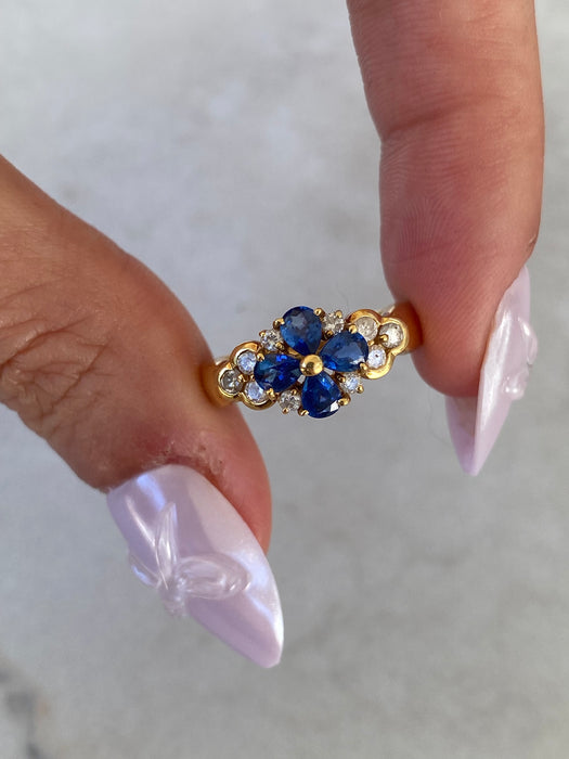Vintage 18K Blue Sapphire & Diamond Flower Pinky Ring