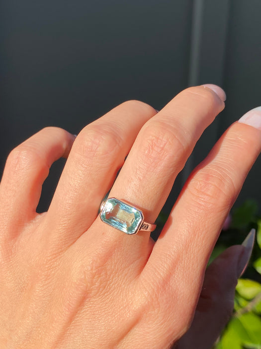 Platinum 900 bezel set aquamarine diamond ring size 6