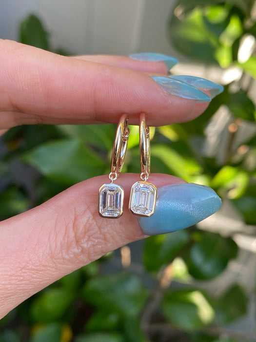 14k 1.5 carat lab emerald cut diamond huggie earrings