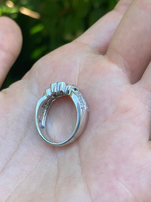 18k white gold diamond flower ring size 6.75