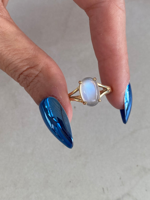 Vintage 14K Gold Oval Moonstone Ring | Size 7.25