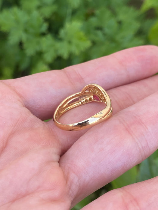 Vintage 18K Ruby & Diamond Wavy Triple Band Ring – Size 6.5