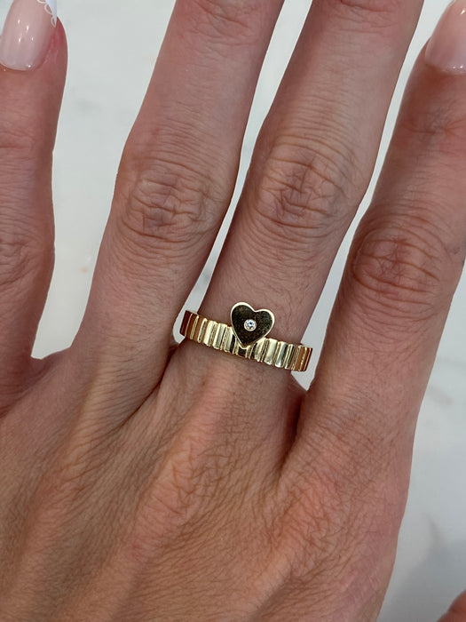 14K Gold Ribbed Diamond Heart Ring – Size 6.75