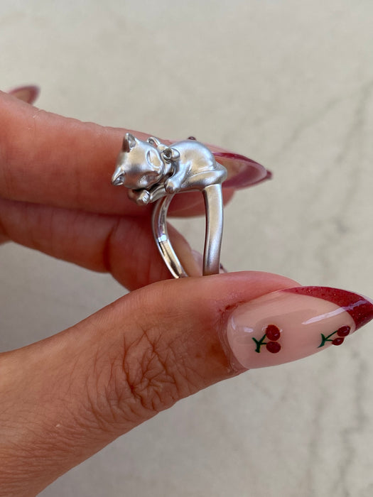 Vintage 18K White Gold Brushed Finish Cat Ring
