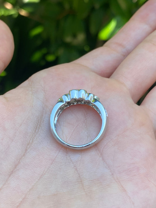 18k white gold diamond flower ring size 6.75