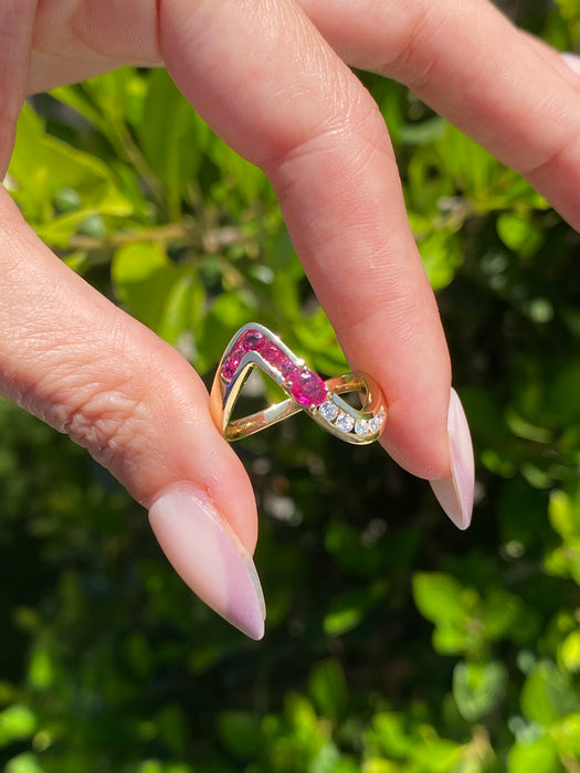 Vintage 18K Gold Ruby & Diamond Chevron Wave Ring