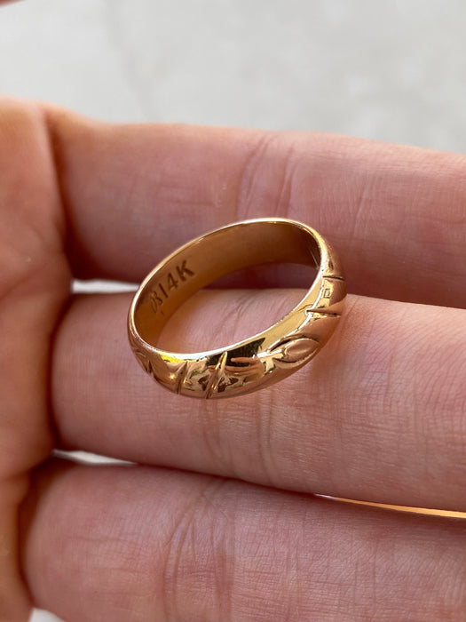 Vintage 14K Engraved Leaf Band Ring