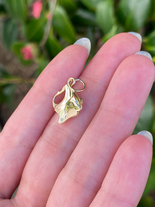 18k fish friend charm pendant