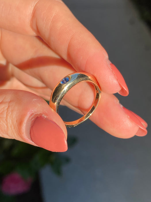 14k flush set blue sapphire ring size 6.25