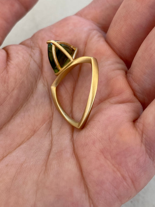 Vintage 18K Gold Green Tourmaline Ring | 4.66 Carat Trillion Cut