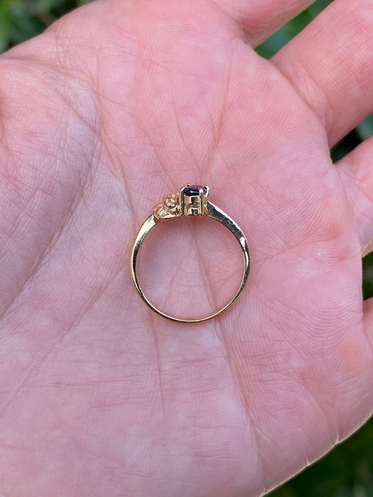 Vintage 18K Gold Natural Blue Sapphire Diamond Pinky Ring Size 4.25